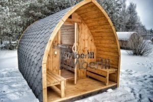 Smuk udendørs have sauna Iglu design om vinteren med panoramavindue